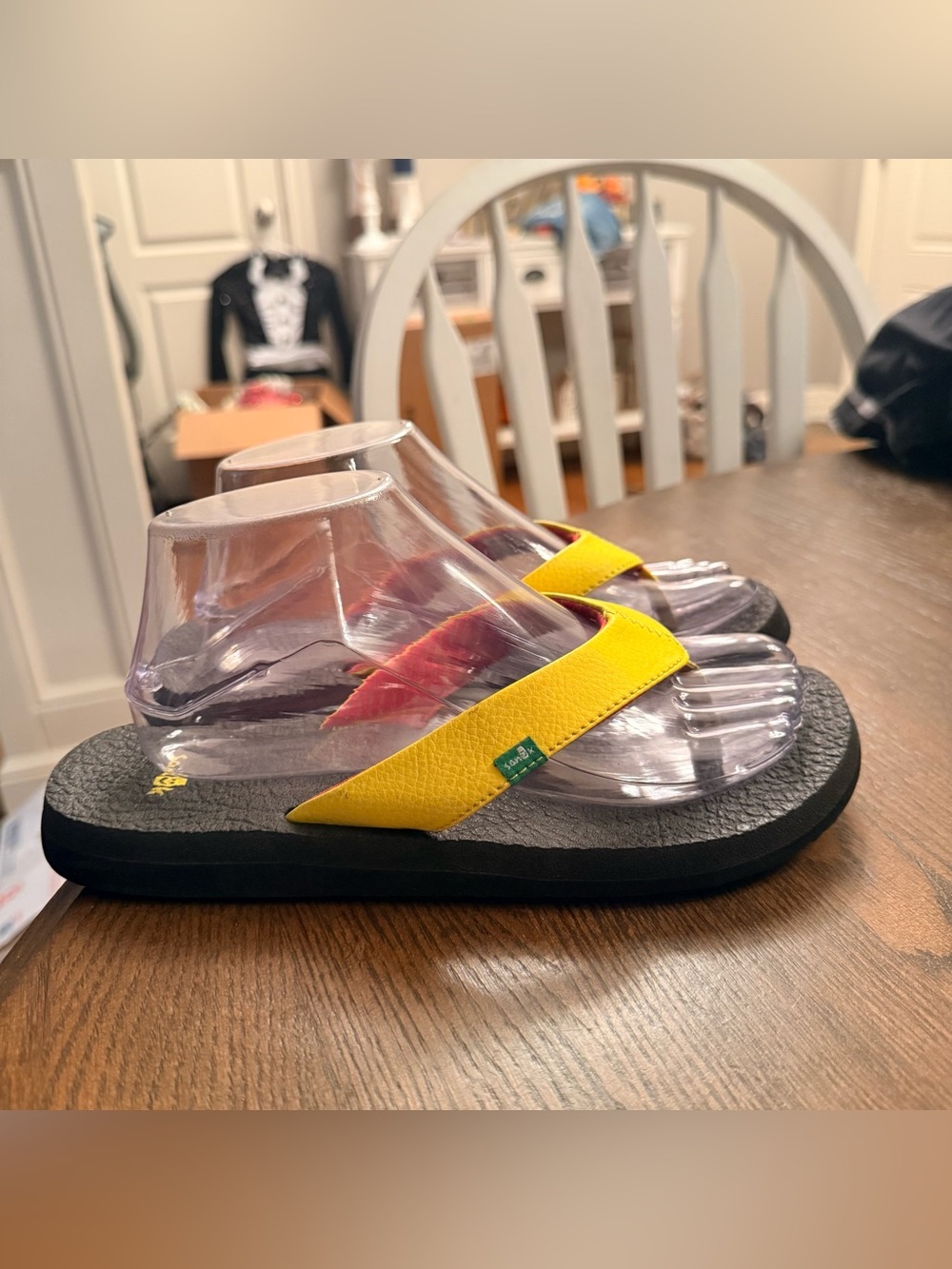 Sanuk Yoga mat yellow and pink Flip Flop Sandals. Women size 8